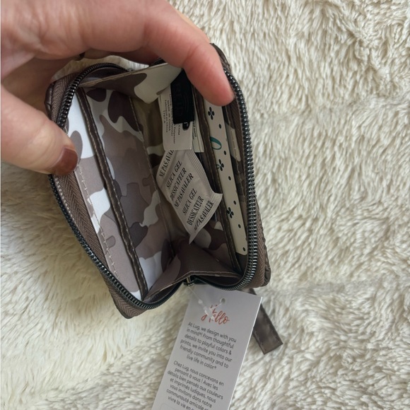 NWT Lug Chipper RFID Wristlet Wallet - Metallic Espresso - Picture 5 of 7